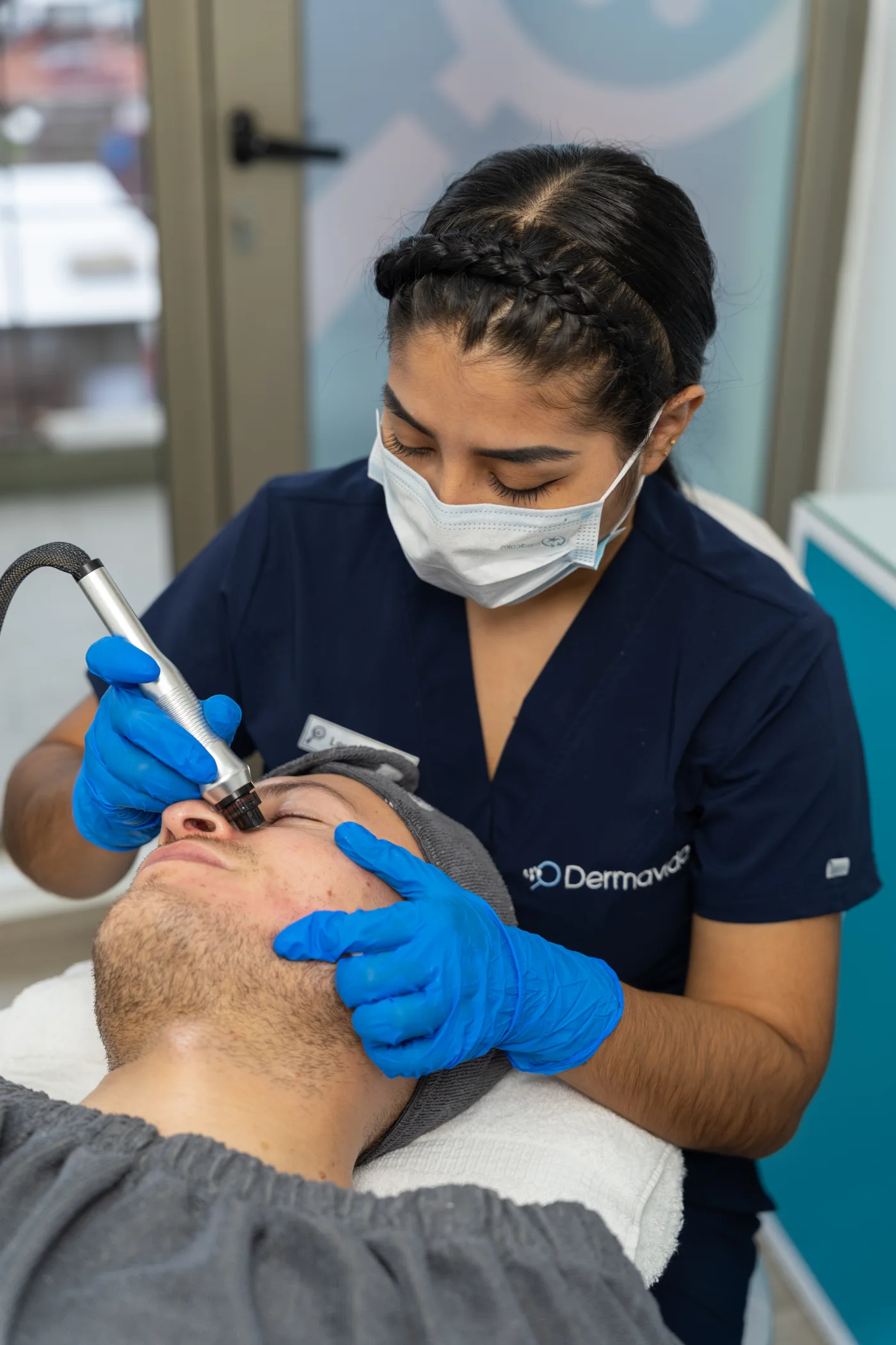 Cuidado facial con hidrodermoabrasión HydraSH